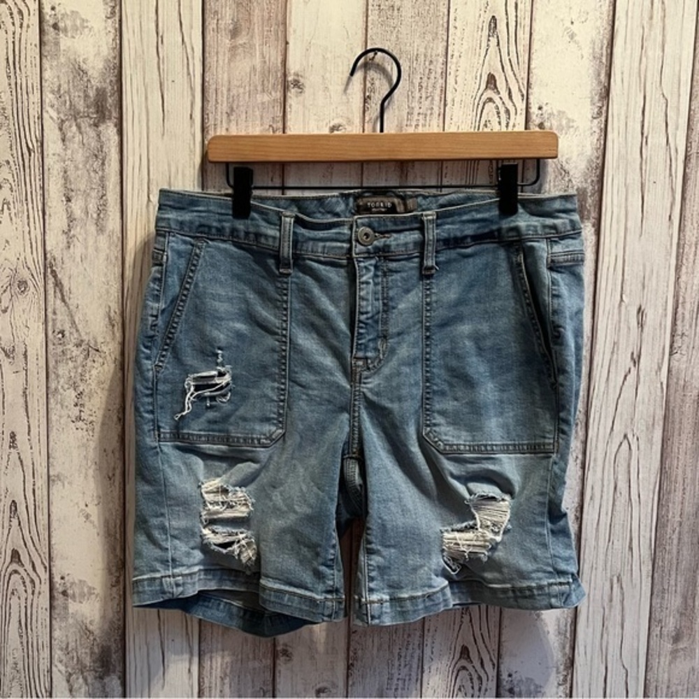 Torrid distressed jean shorts size 12